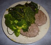 Steak haché avec légumes verts